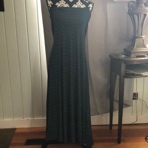 BEAUTIFUL STRAPLESS MAXI DRESS DOUBLES AS SKIRT